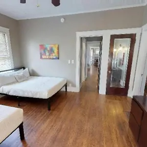 Large Group Downtown - Westend Holiday home